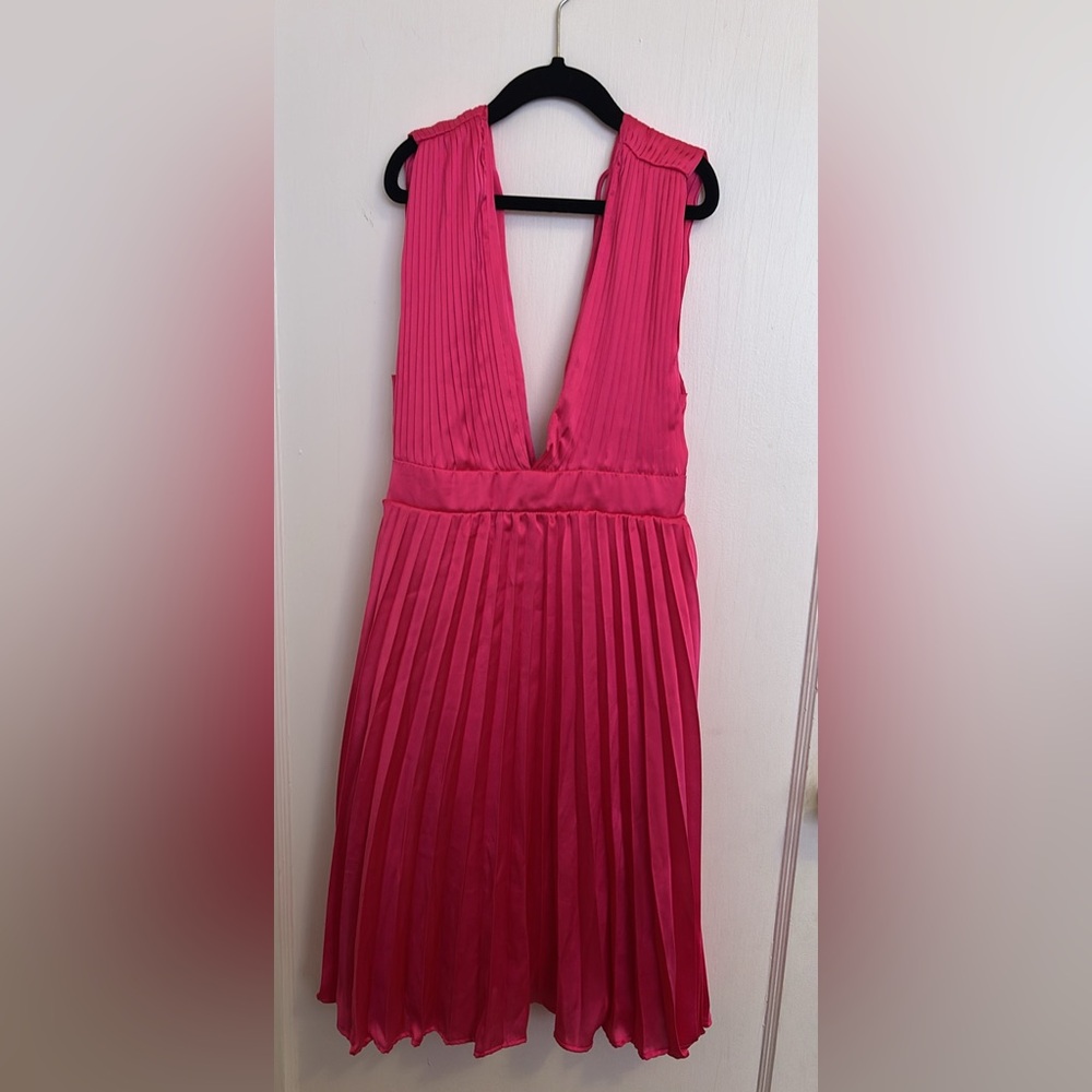 Jessica Simpson Pink Pleated Sundress Plunge Neckline